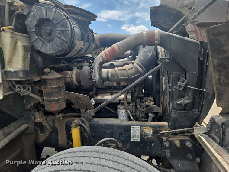 image for item EN8199 2005 Mack CV513 ready mix truck