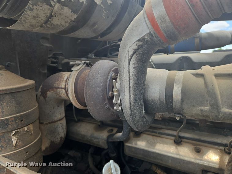 image for item EN8199 2005 Mack CV513 ready mix truck