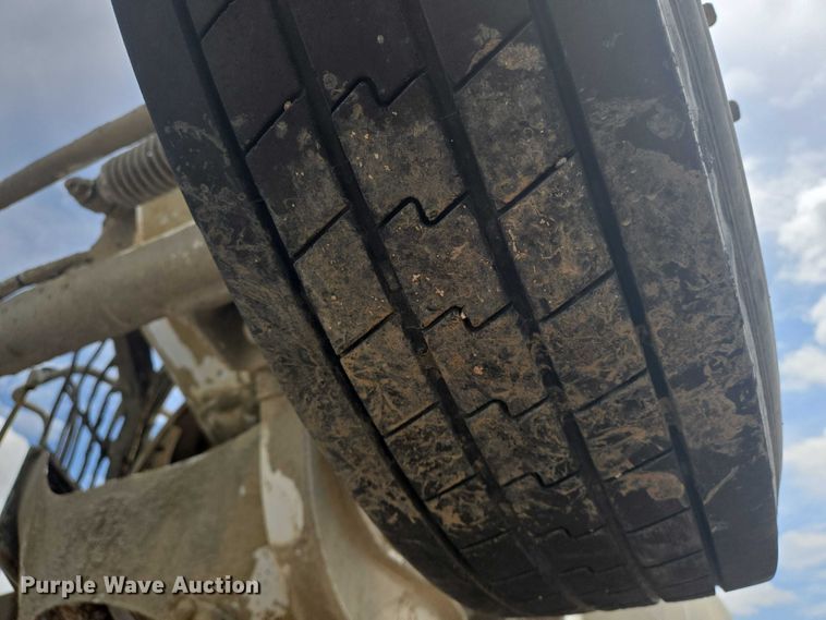 image for item EN8199 2005 Mack CV513 ready mix truck