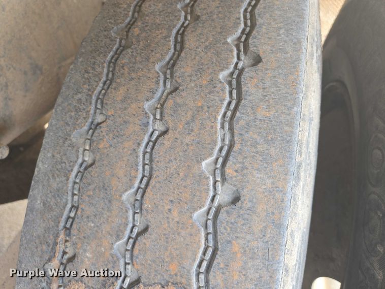 image for item EN8199 2005 Mack CV513 ready mix truck