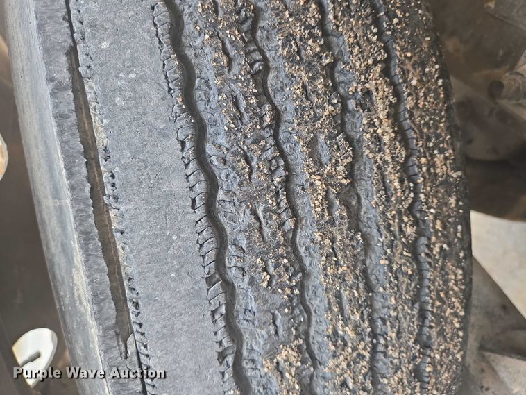 image for item EN8199 2005 Mack CV513 ready mix truck