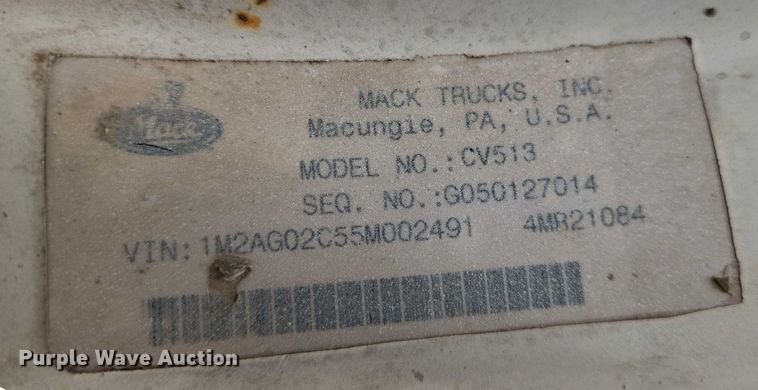 image for item EN8199 2005 Mack CV513 ready mix truck