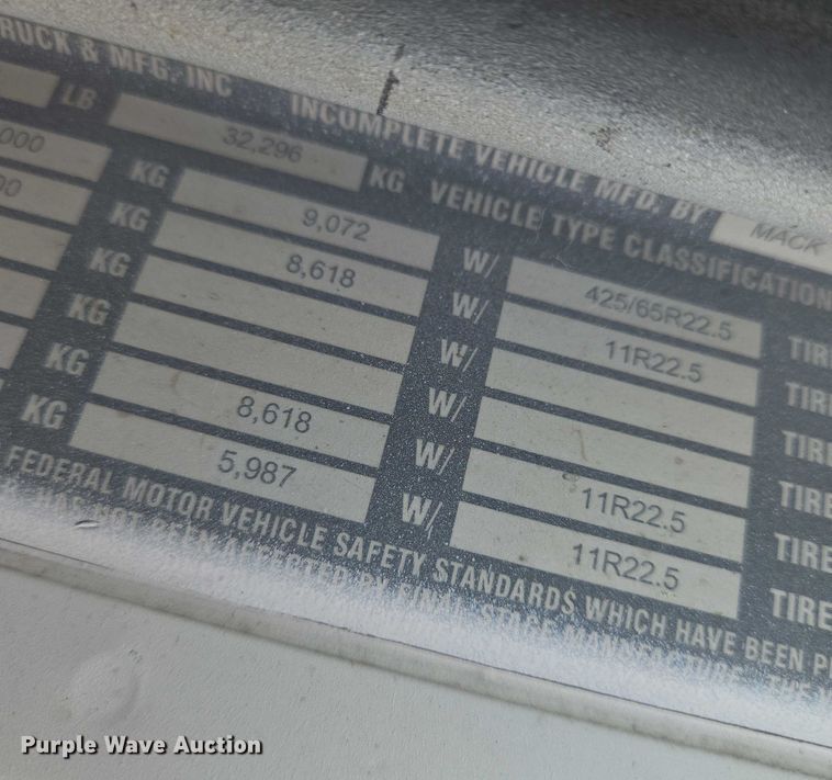 image for item EN8199 2005 Mack CV513 ready mix truck