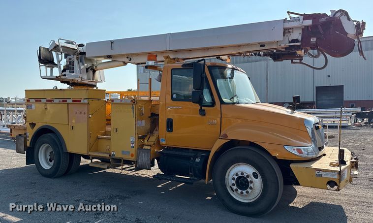 image for item EN8251 2007 International 4300 digger derrick truck