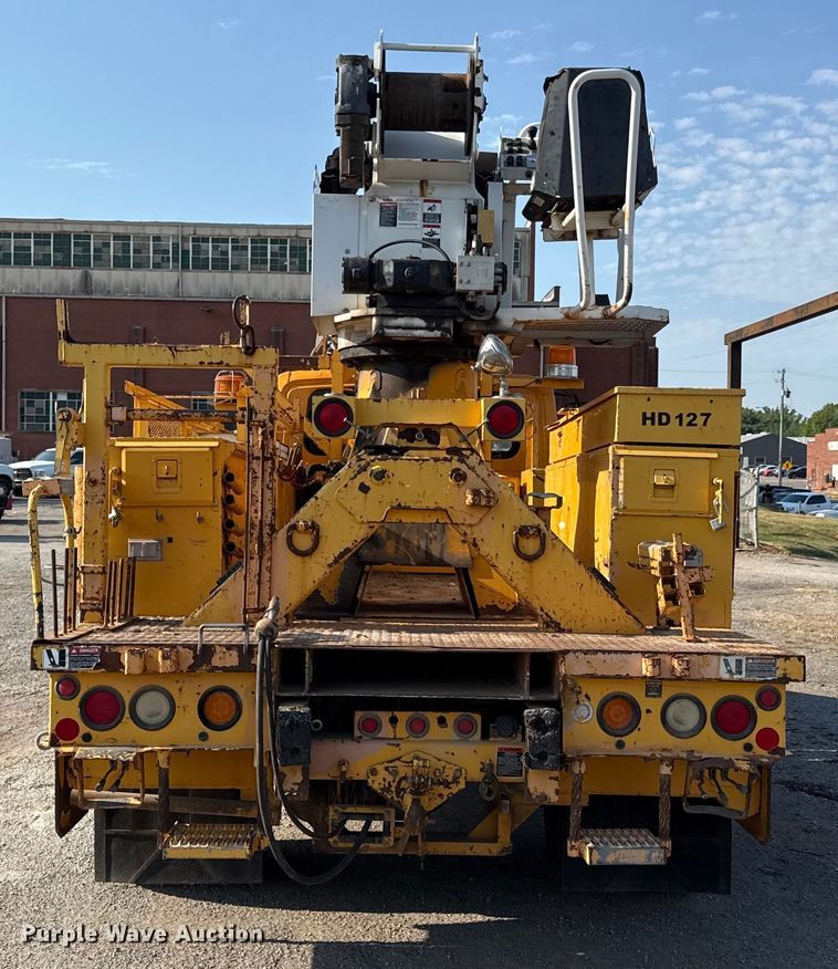 image for item EN8251 2007 International 4300 digger derrick truck