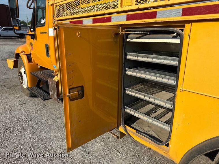 image for item EN8251 2007 International 4300 digger derrick truck