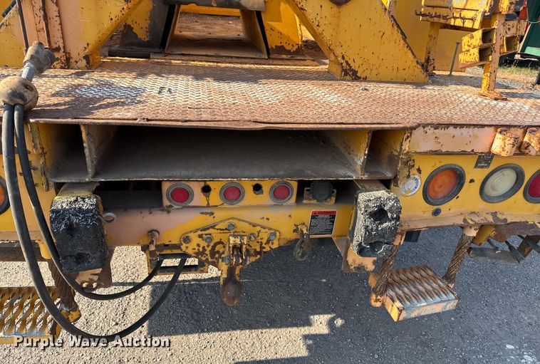 image for item EN8251 2007 International 4300 digger derrick truck