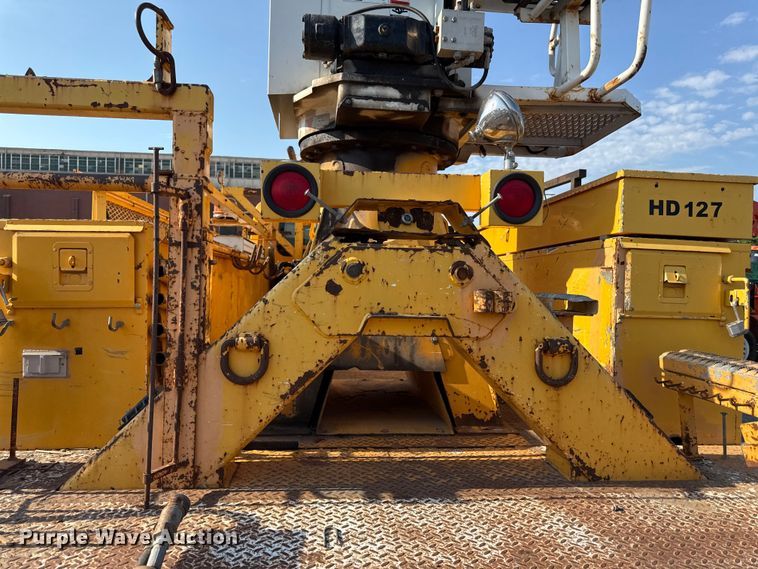 image for item EN8251 2007 International 4300 digger derrick truck