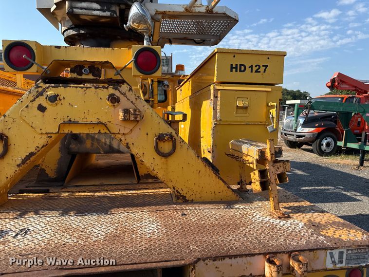 image for item EN8251 2007 International 4300 digger derrick truck