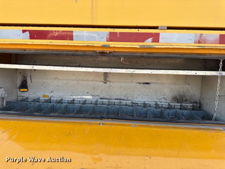 image for item EN8251 2007 International 4300 digger derrick truck