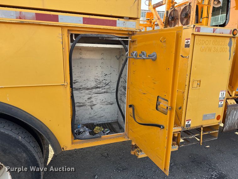 image for item EN8251 2007 International 4300 digger derrick truck