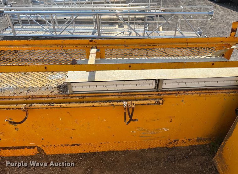 image for item EN8251 2007 International 4300 digger derrick truck