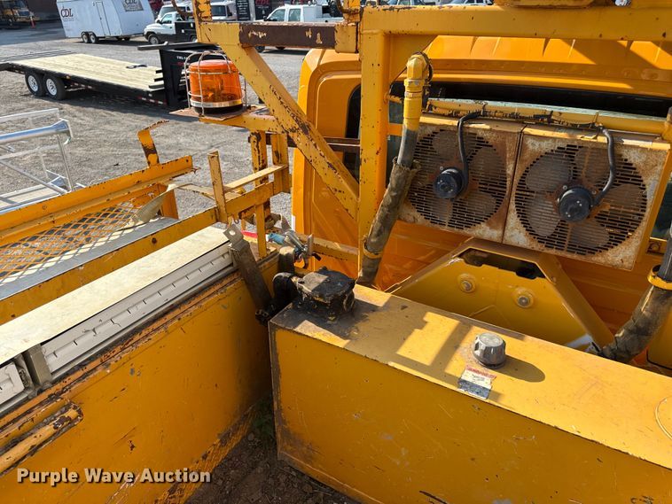 image for item EN8251 2007 International 4300 digger derrick truck