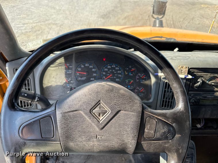 image for item EN8251 2007 International 4300 digger derrick truck