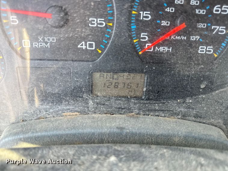 image for item EN8251 2007 International 4300 digger derrick truck