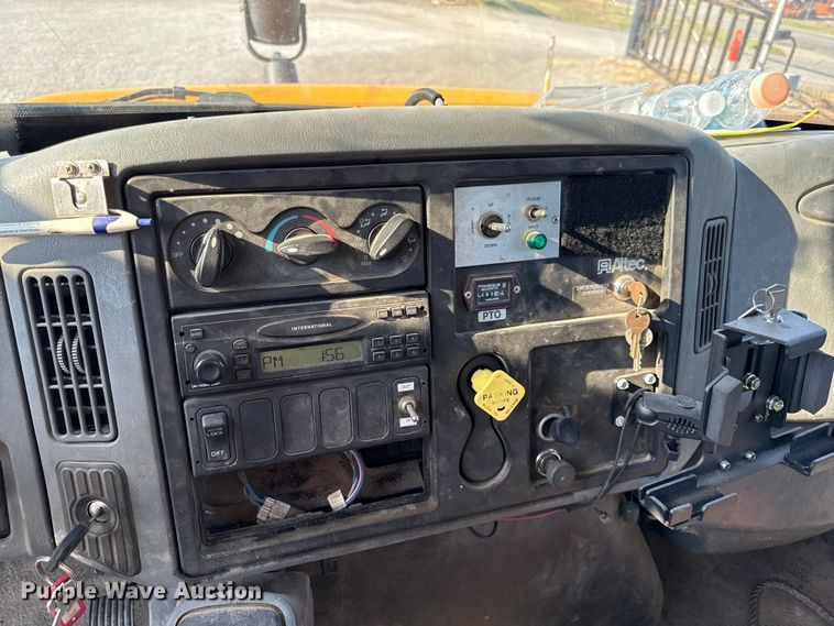 image for item EN8251 2007 International 4300 digger derrick truck