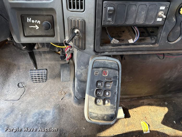 image for item EN8251 2007 International 4300 digger derrick truck