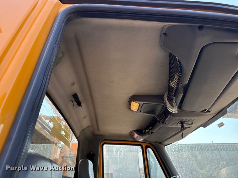 image for item EN8251 2007 International 4300 digger derrick truck