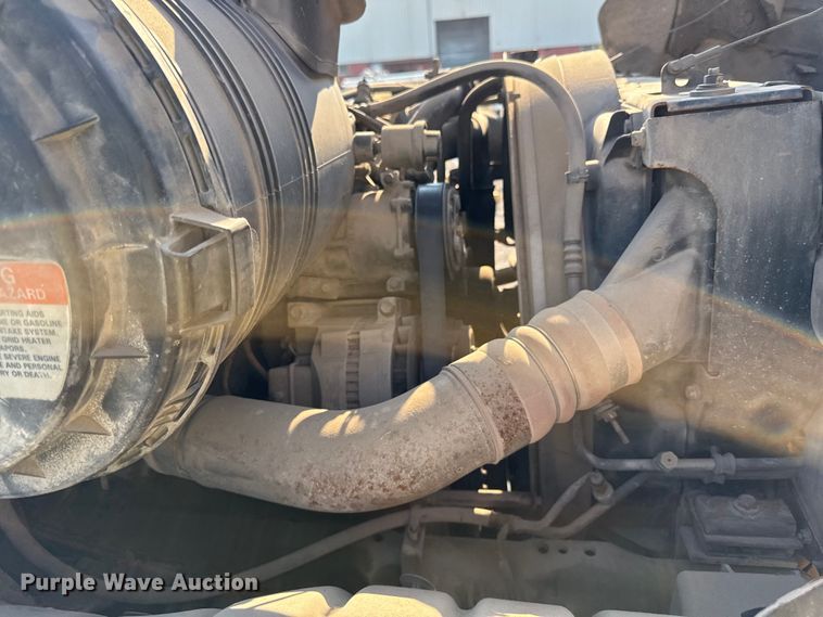 image for item EN8251 2007 International 4300 digger derrick truck