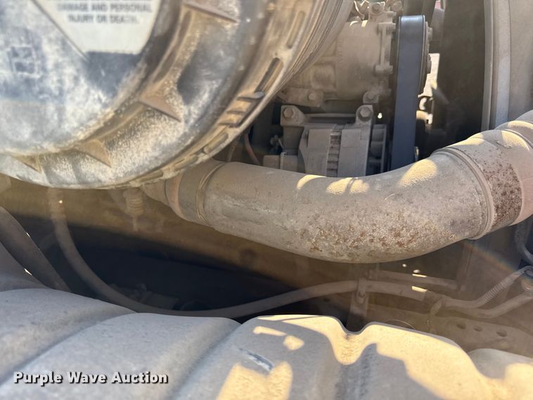 image for item EN8251 2007 International 4300 digger derrick truck