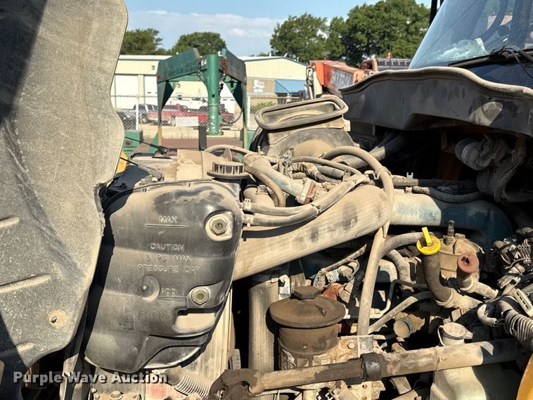 image for item EN8251 2007 International 4300 digger derrick truck