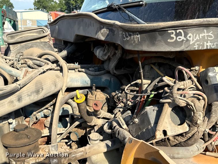 image for item EN8251 2007 International 4300 digger derrick truck