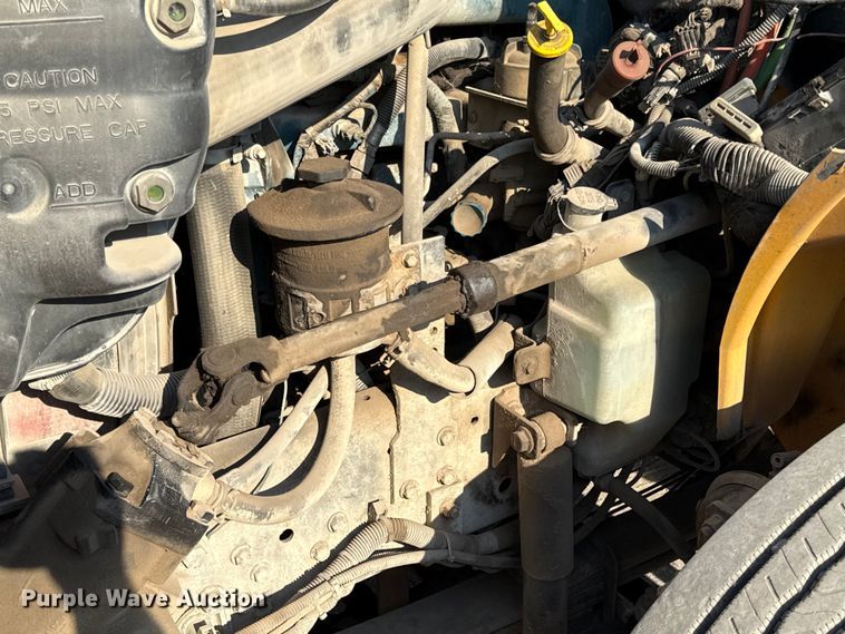 image for item EN8251 2007 International 4300 digger derrick truck