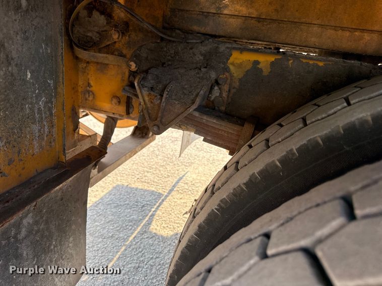 image for item EN8251 2007 International 4300 digger derrick truck