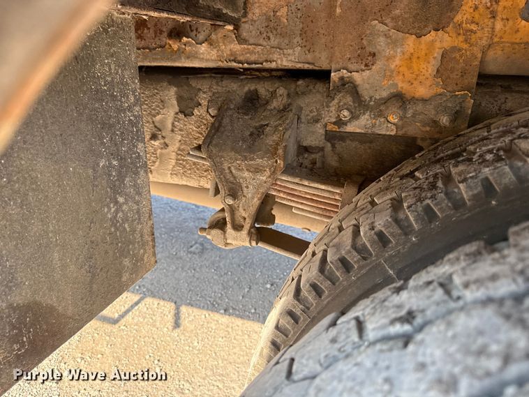 image for item EN8251 2007 International 4300 digger derrick truck