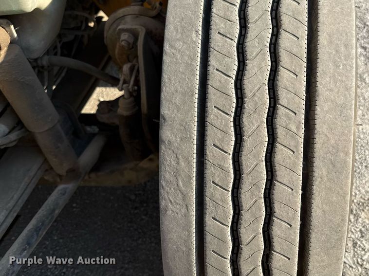 image for item EN8251 2007 International 4300 digger derrick truck