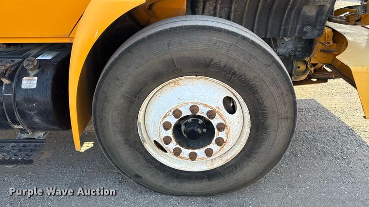 image for item EN8251 2007 International 4300 digger derrick truck