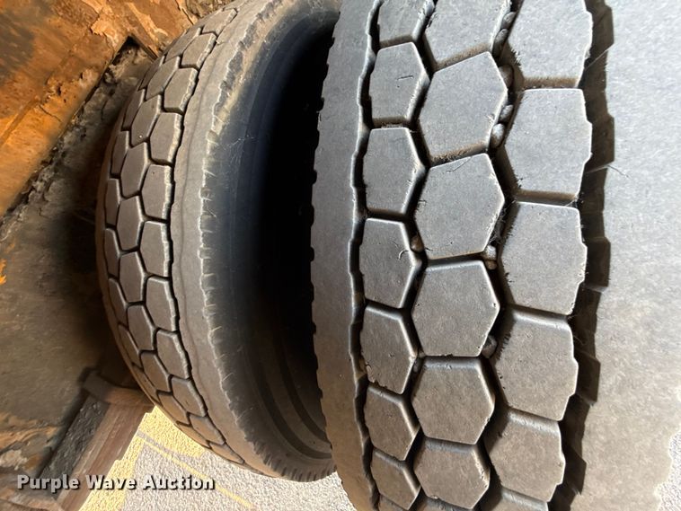 image for item EN8251 2007 International 4300 digger derrick truck