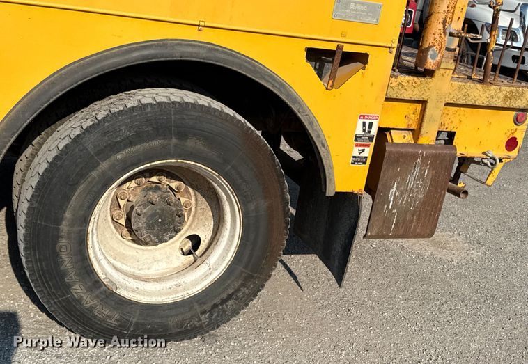 image for item EN8251 2007 International 4300 digger derrick truck