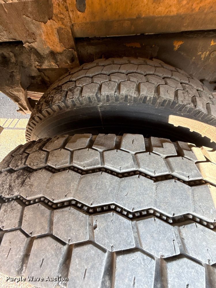 image for item EN8251 2007 International 4300 digger derrick truck