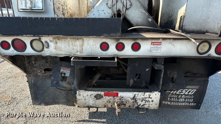 image for item EN8252 2001 International 4700 digger derrick truck