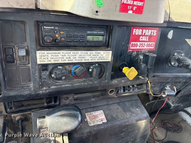 image for item EN8252 2001 International 4700 digger derrick truck