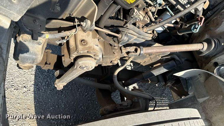 image for item EN8252 2001 International 4700 digger derrick truck