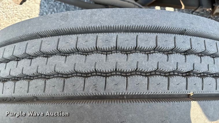 image for item EN8252 2001 International 4700 digger derrick truck