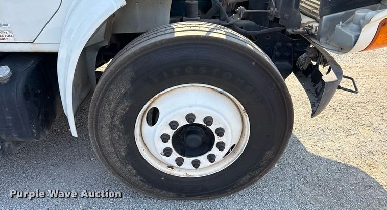 image for item EN8252 2001 International 4700 digger derrick truck