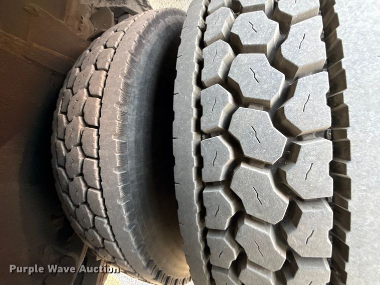 image for item EN8252 2001 International 4700 digger derrick truck