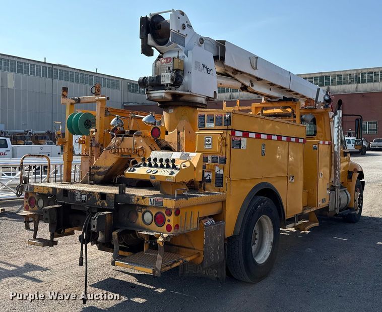 image for item EN8253 2011 International Durastar digger derrick truck