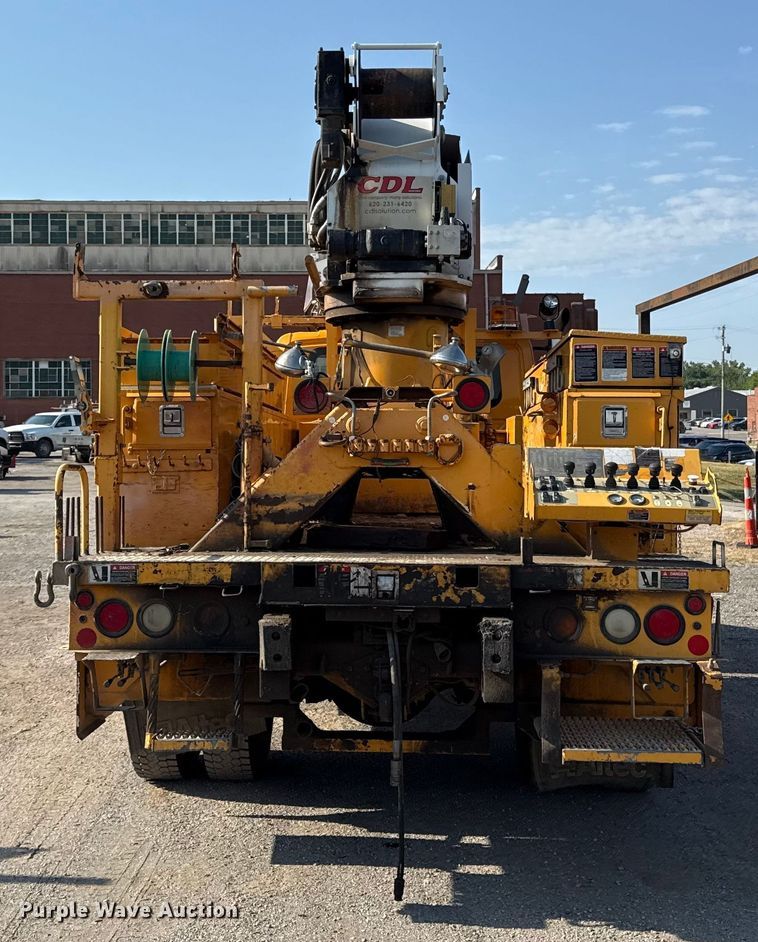 image for item EN8253 2011 International Durastar digger derrick truck