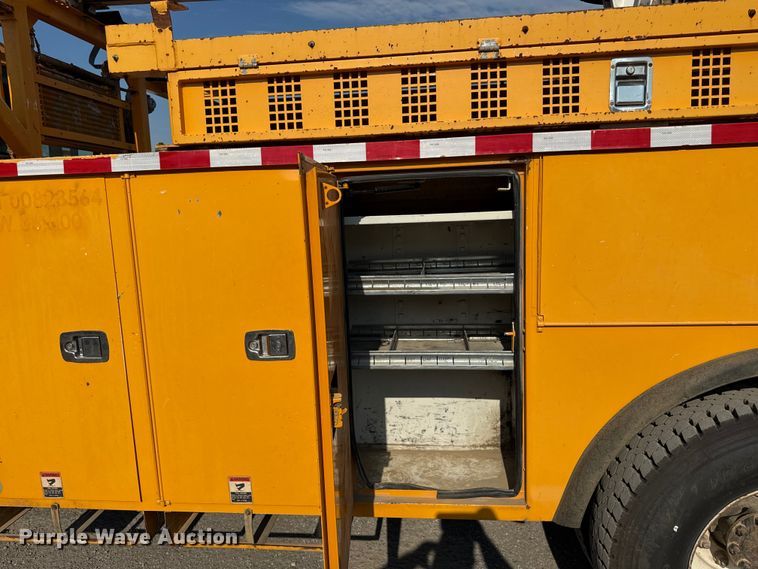 image for item EN8253 2011 International Durastar digger derrick truck