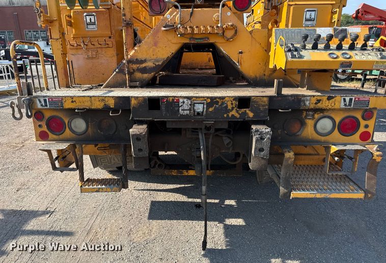 image for item EN8253 2011 International Durastar digger derrick truck