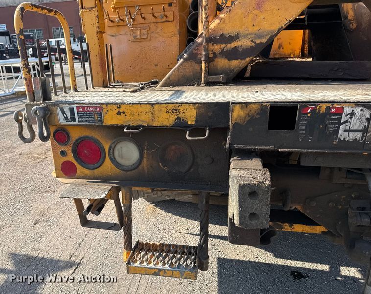 image for item EN8253 2011 International Durastar digger derrick truck