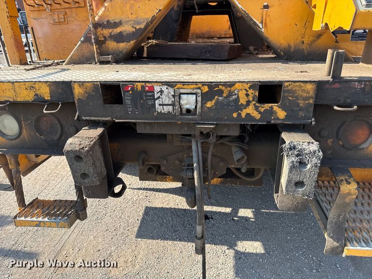 image for item EN8253 2011 International Durastar digger derrick truck