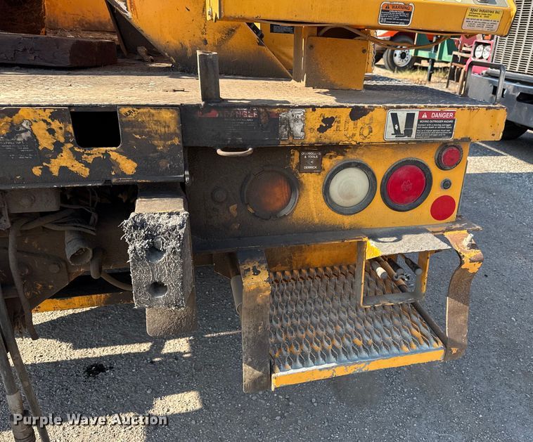 image for item EN8253 2011 International Durastar digger derrick truck