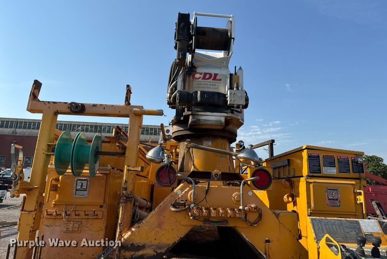 image for item EN8253 2011 International Durastar digger derrick truck