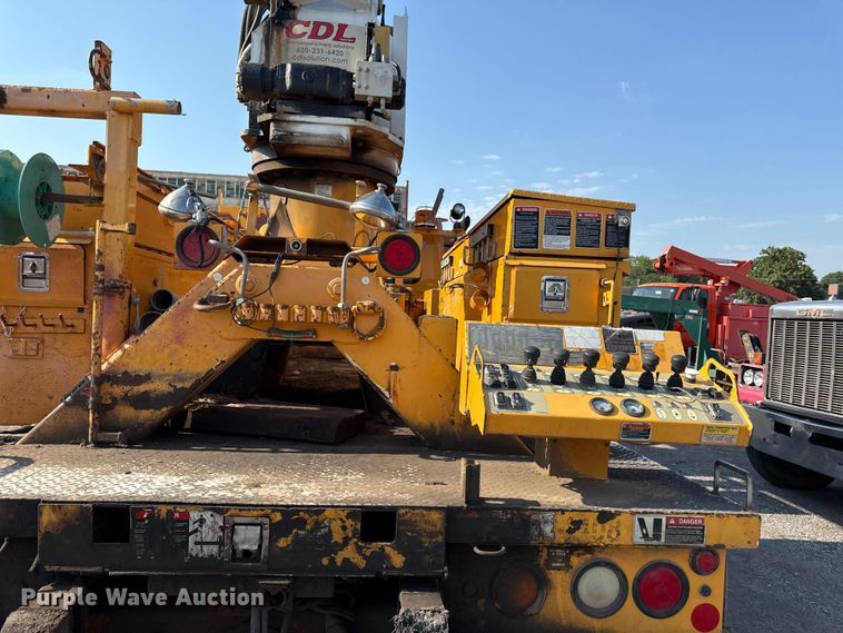 image for item EN8253 2011 International Durastar digger derrick truck