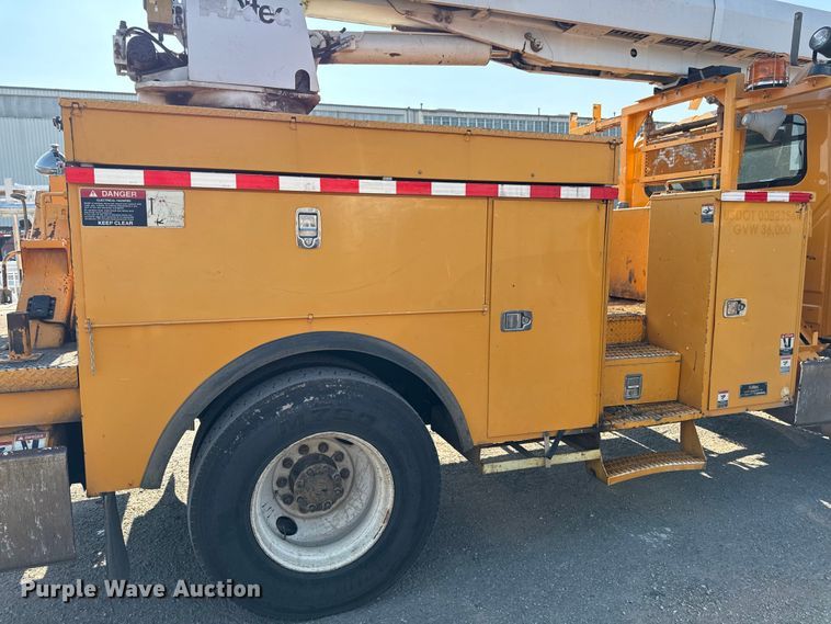 image for item EN8253 2011 International Durastar digger derrick truck